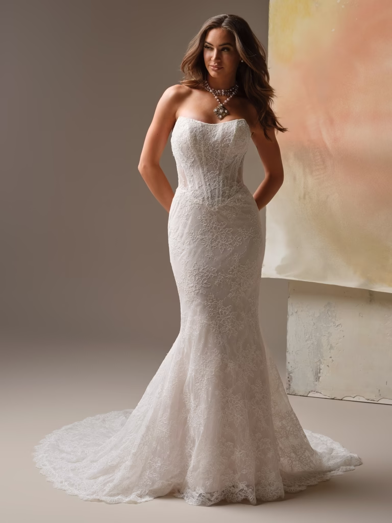 alecon lace fitted wedding gown.